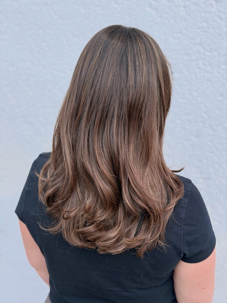 Braune Balayage mit Wellen